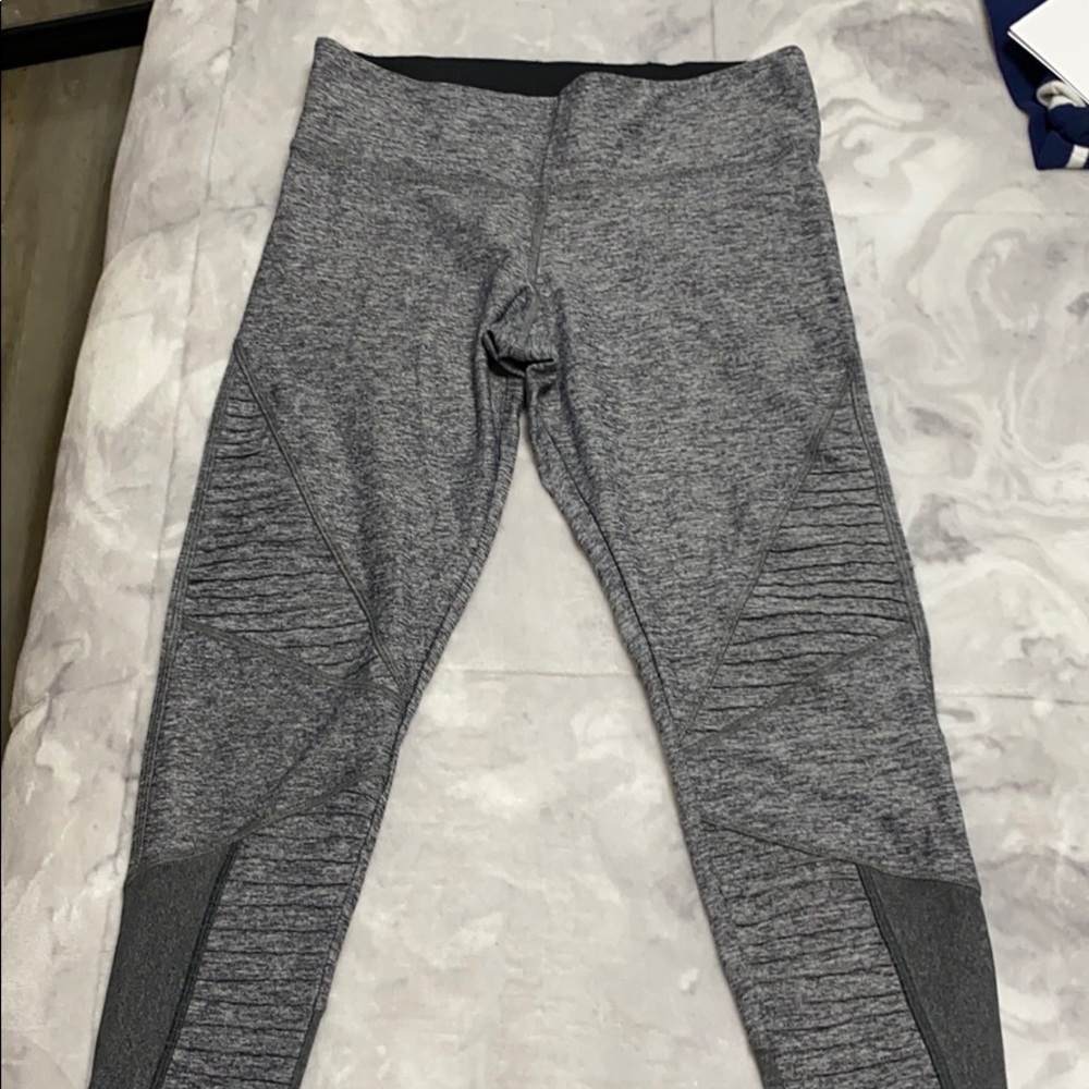 PINK Ultimate Leggings- cropped